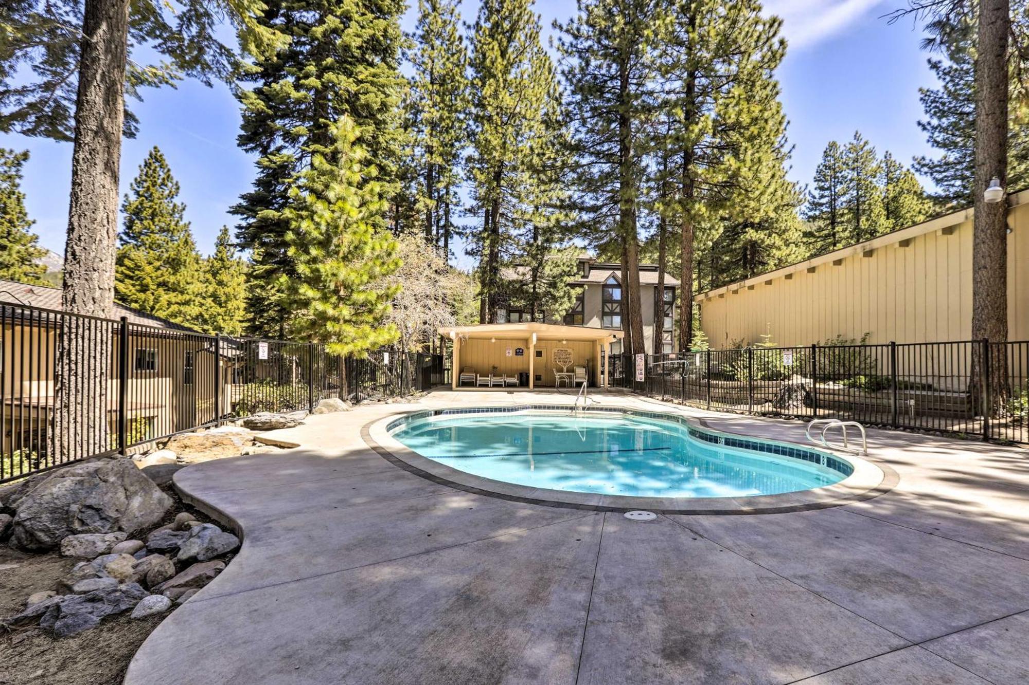 Incline Village Condo With Deck 1 Mi To Lake Tahoe Екстериор снимка