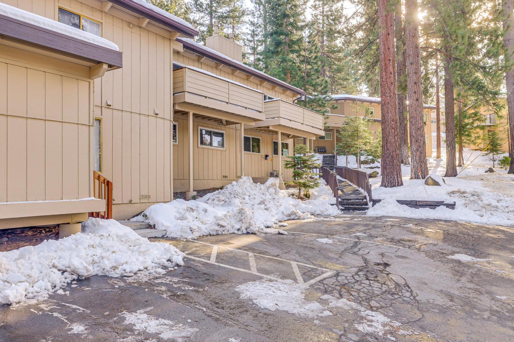 Incline Village Condo With Deck 1 Mi To Lake Tahoe Екстериор снимка